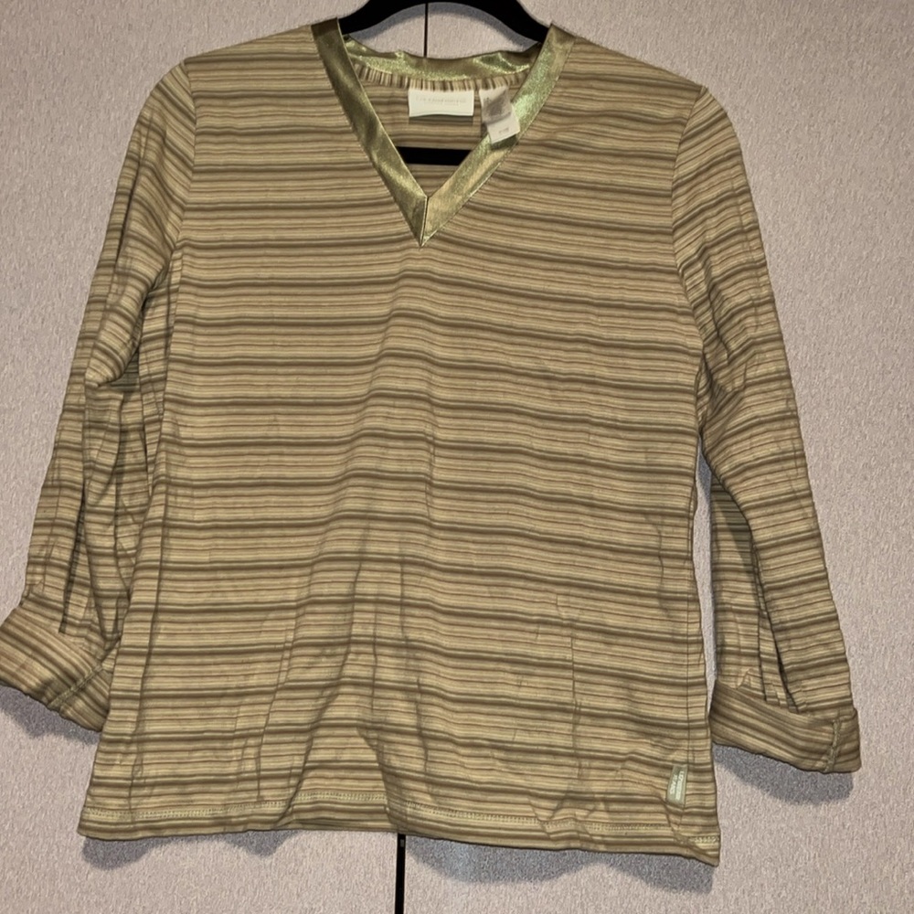Liz Claiborne long sleeve lightweight top